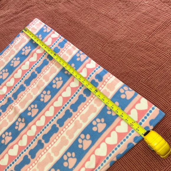 Cozy fleece Pet Blanket with Paw bone and Heart Design - Pink and Blue - Picture 6 of 8